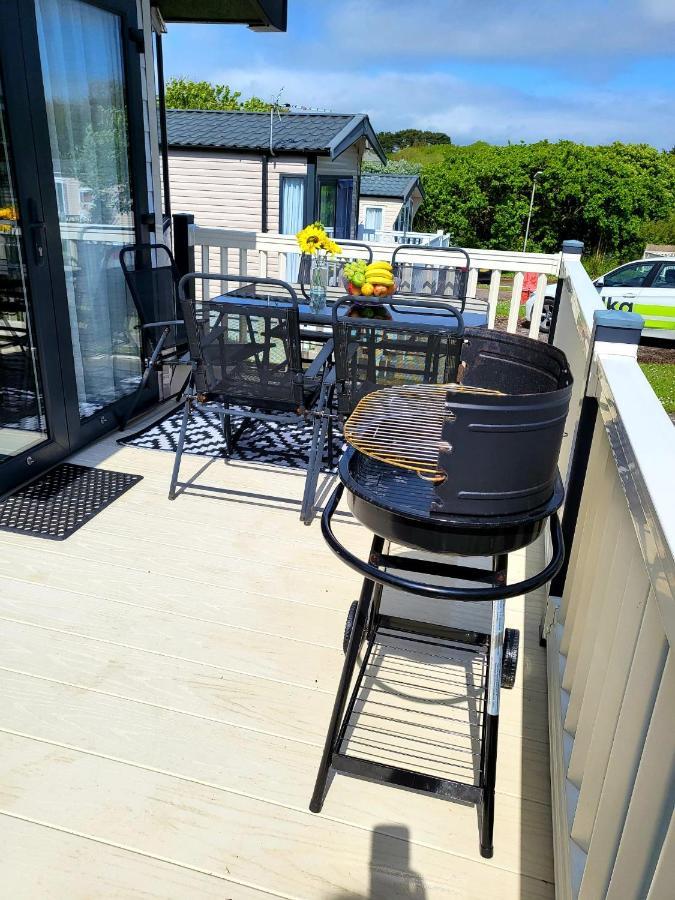Luxury Woodland Retreat Holiday Home - Shorefield Country Park Downton  Exterior foto